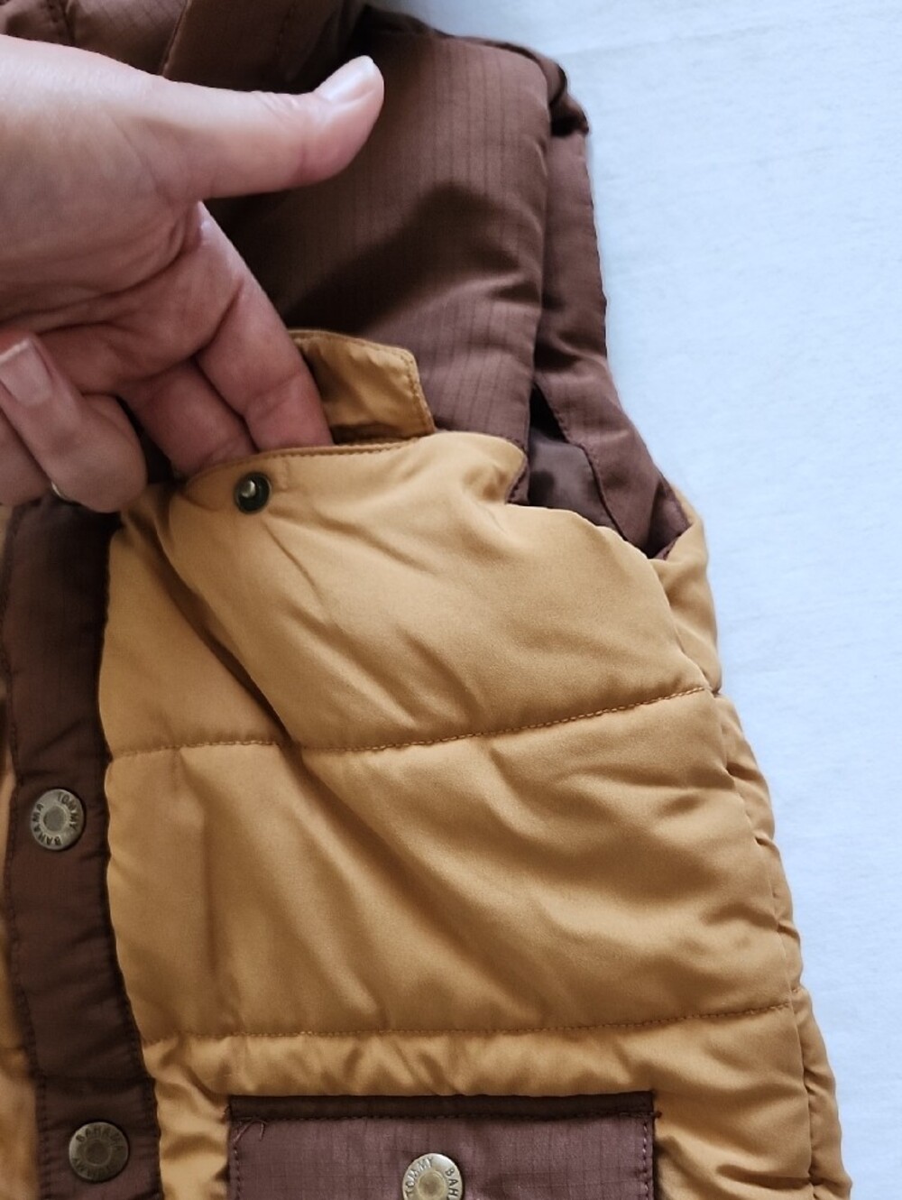 Tommy Bahama Two-Tone Brown & Camel Hooded Puffer Vest | M 7/8 - Picture 6 of 13